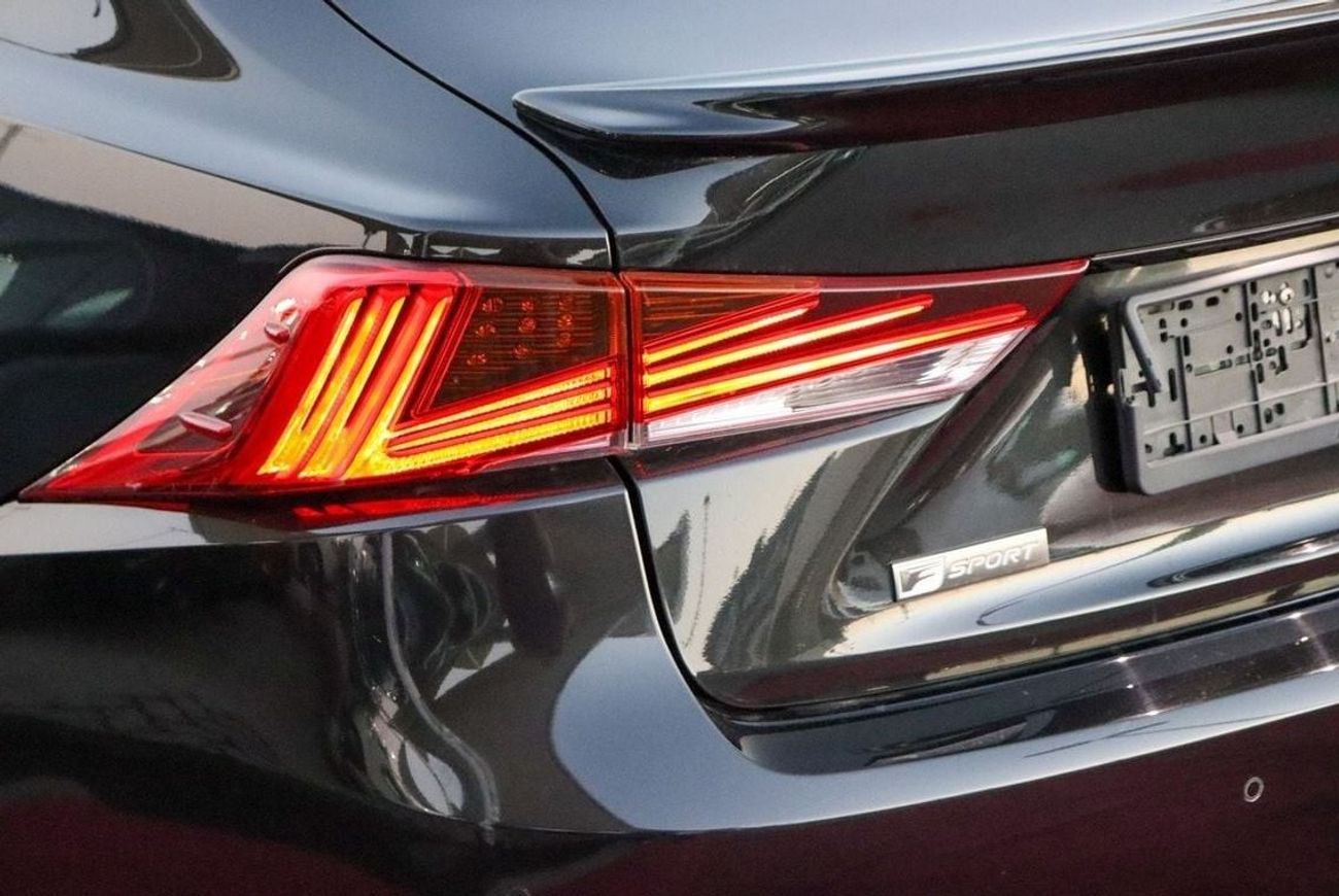 لكزس IS 350 F Sport Premier 3.5L Lexus Is350 F-Sport Platinum/ 2019 / GCC / V6 / Full Service History