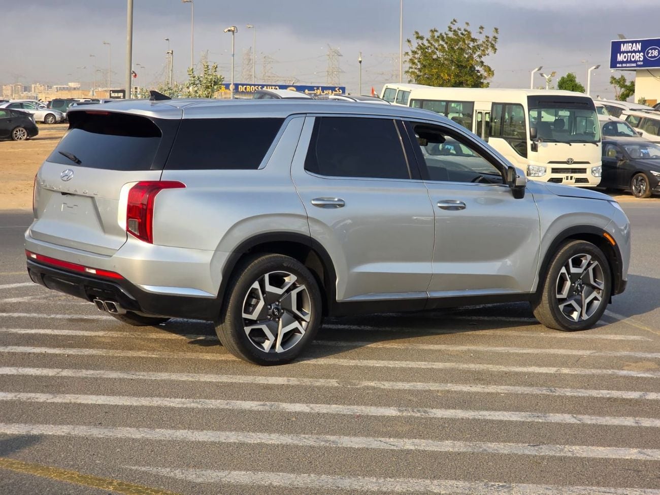 Hyundai Palisade 3.8L GDi Limited Sunroof , MoonRoof , 360 camera , 7 seater and Parking sensors