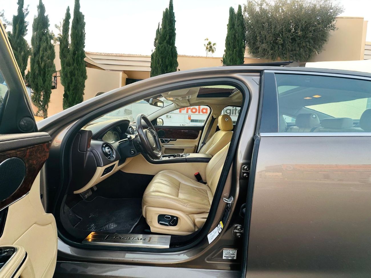 Jaguar XJ AED 980 PM | JAGUAR XJL  LUXURY | FULL AGENCY MAINTAINED | GCC SPECS | FIRST OWNER