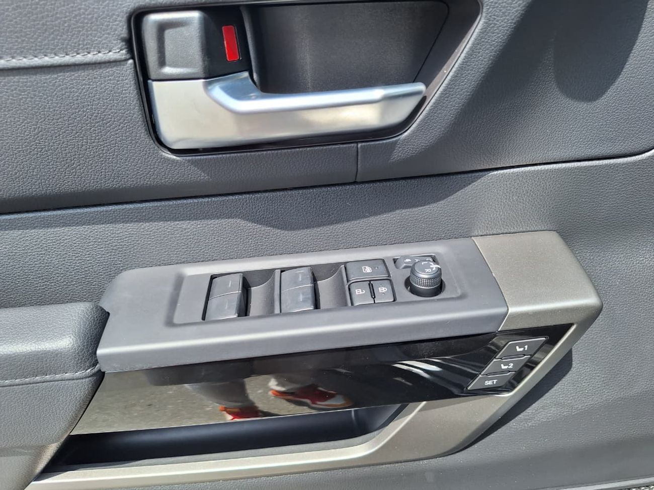 Toyota Sequoia 2024 TOYOTA SEQUOIA 4WD HYBRID 8 SEATER