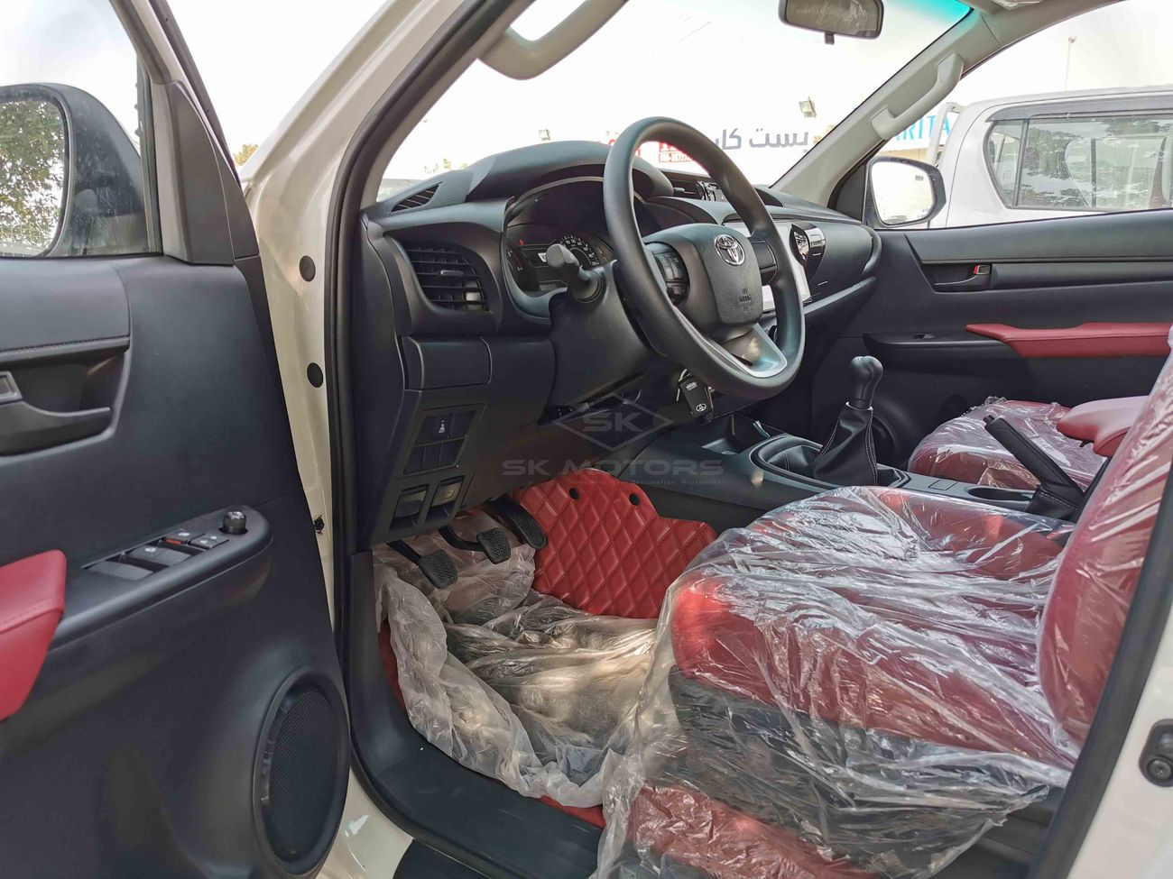 Toyota Hilux 2.4L Diesel, 17" Rims, Power Heat Switch, Rear Camera, Bluetooth-DVD, Fog Lights (CODE # THMO02)