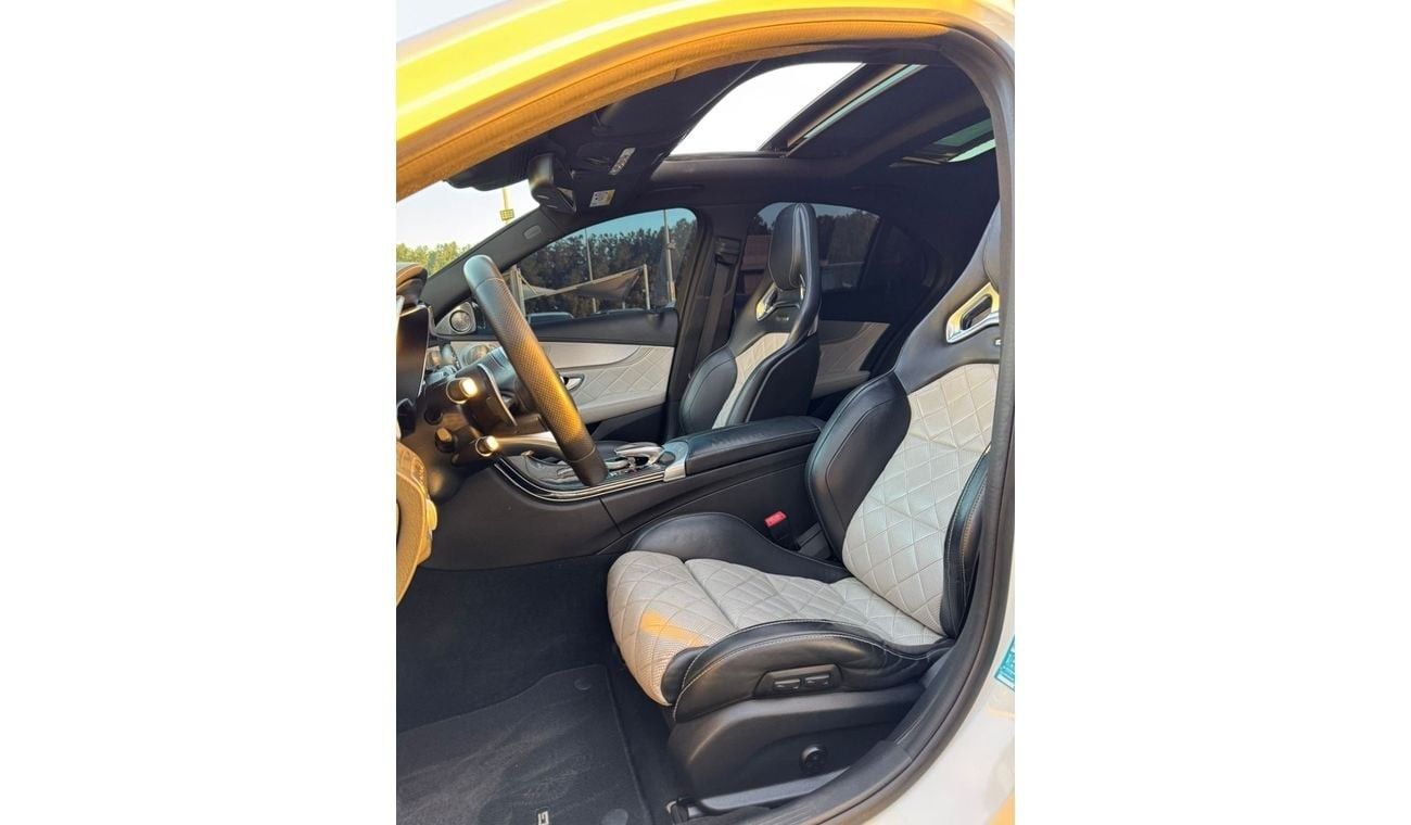 Mercedes-Benz C 63 AMG Std 4.0L Sedan