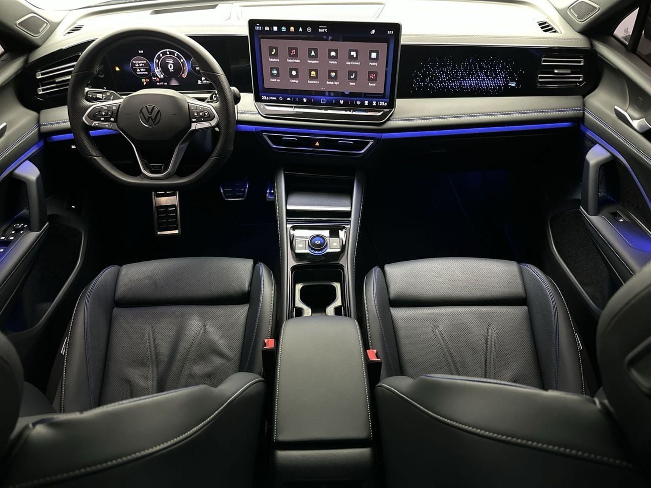 Volkswagen Tiguan Tiguan R-Line 1.4L (Ref#78130) - 32,100 AED SAVINGS from New Car