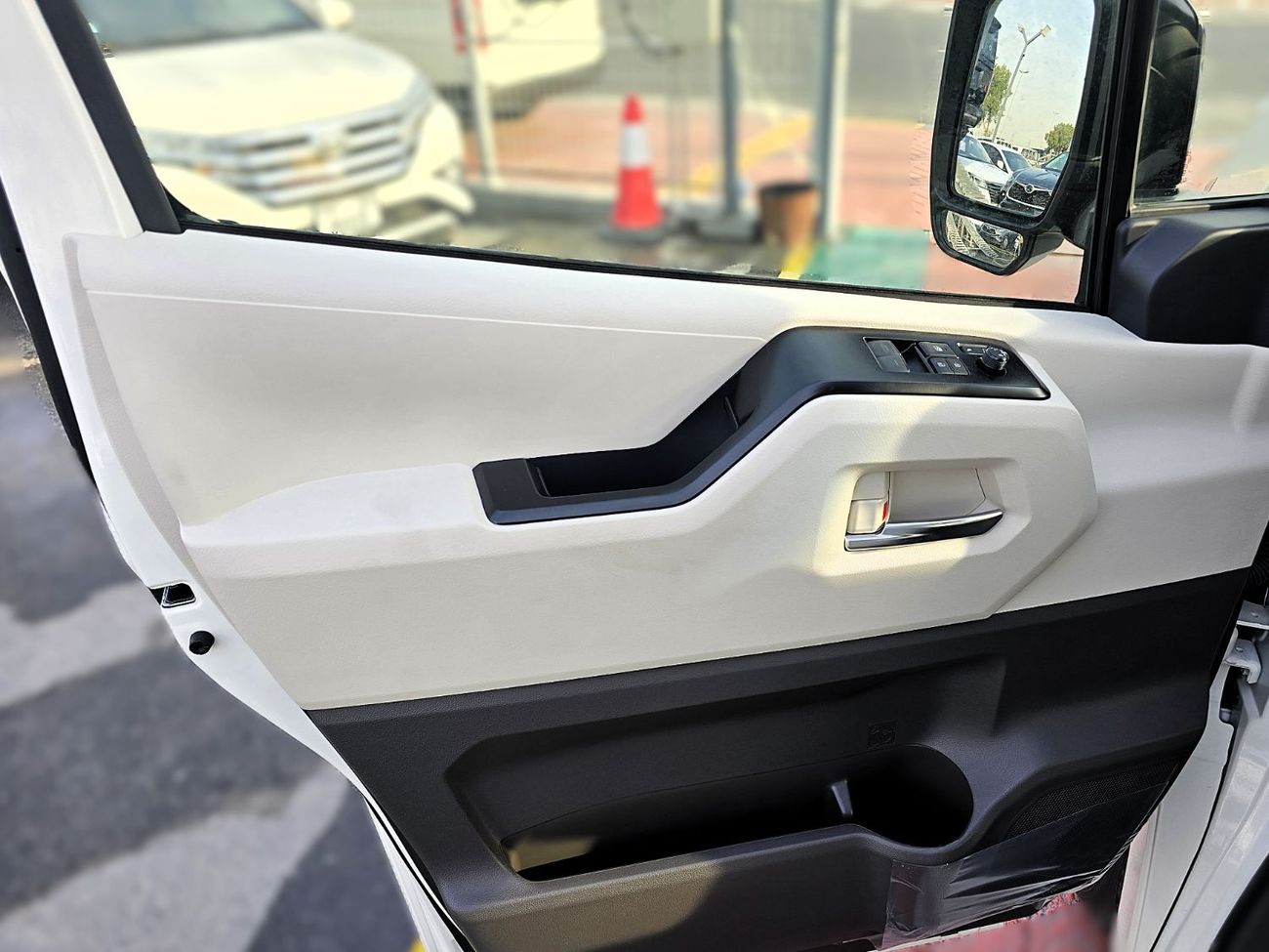 تويوتا هاياس Commuter GL  2.8L M/T Diesel 2026 Model