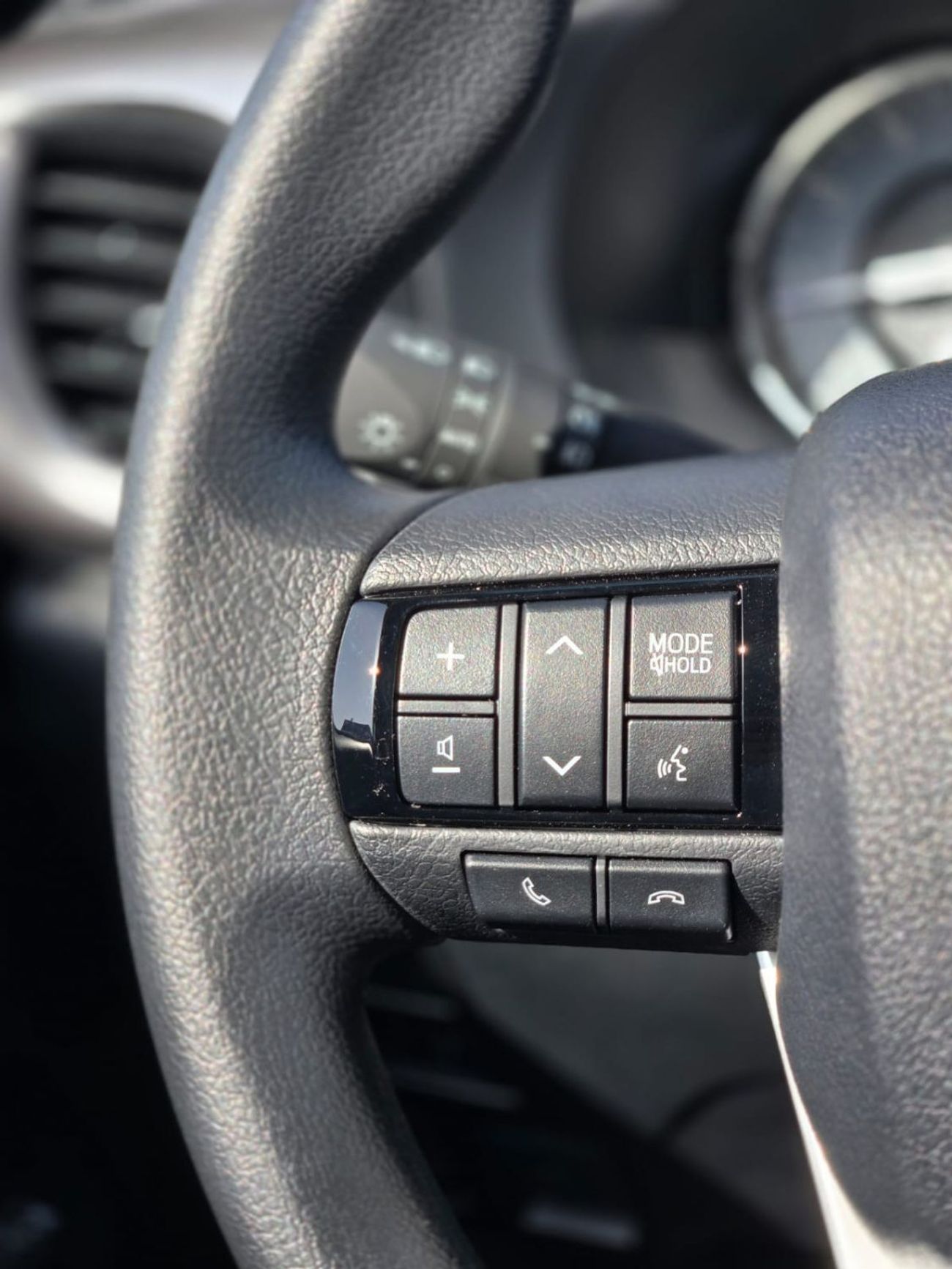 Toyota Hilux 2.7L PETROL GLXS SRS M/T DOUBLE CABIN FULL OPTION PICKUP