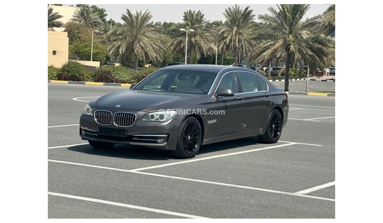 BMW 730Li Exclusive MODEL 2014 GCC CAR PERFECT CONDITION INSIDE AND OUTSIDE FULL T