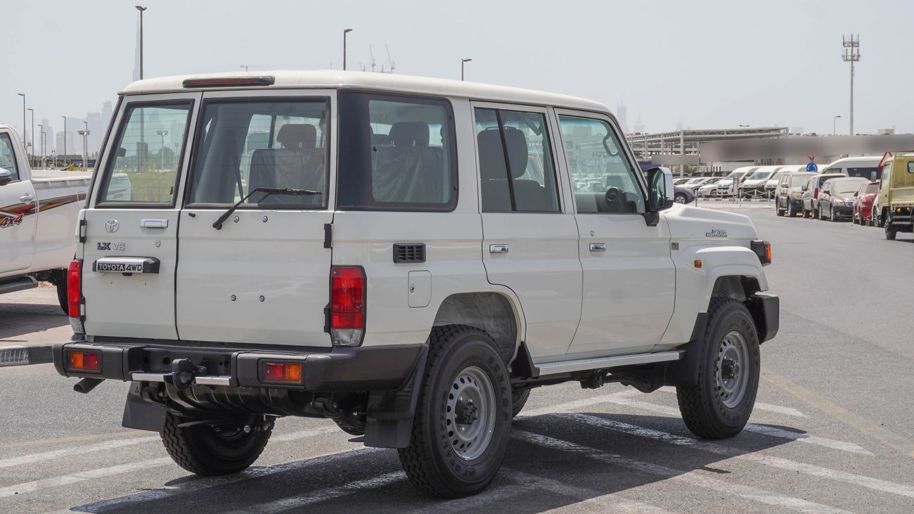 تويوتا لاند كروزر 70 LX 4.0 L V6