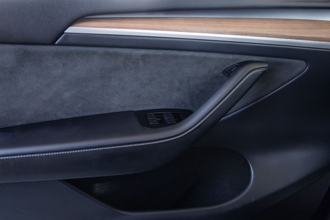 Tesla Model Y Long Range (AWD)