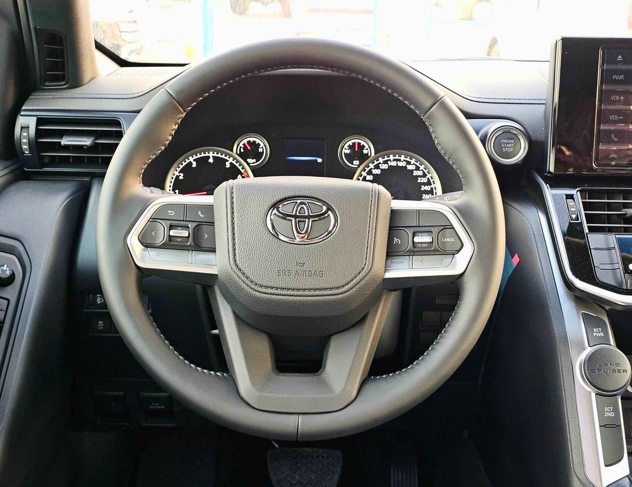 تويوتا لاند كروزر LC300 GXR / 4.0L V6 PETROL / DRIVER PWR SEAT / SUNROOF / CODE # 69075