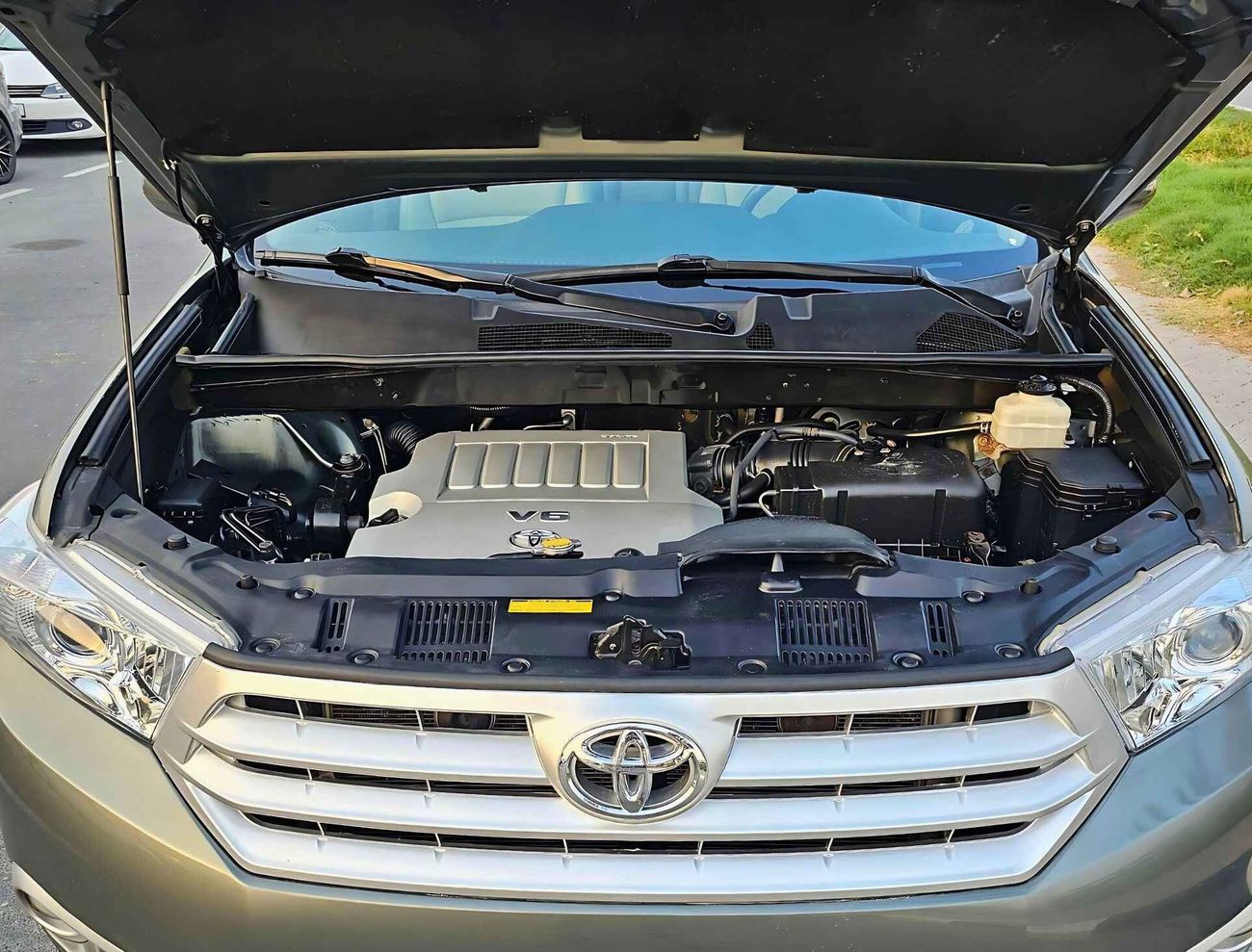 تويوتا هايلاندر BASE/ V6 AWD / ELECTRIC AND LEATHER SEATS / DVD REAR CAMERA / ONLY FOR EXPORT / LOT# 50303