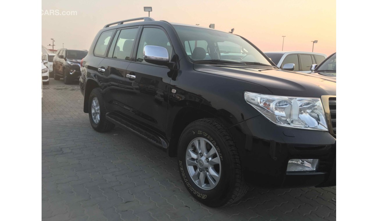 Toyota Land Cruiser GXR V8