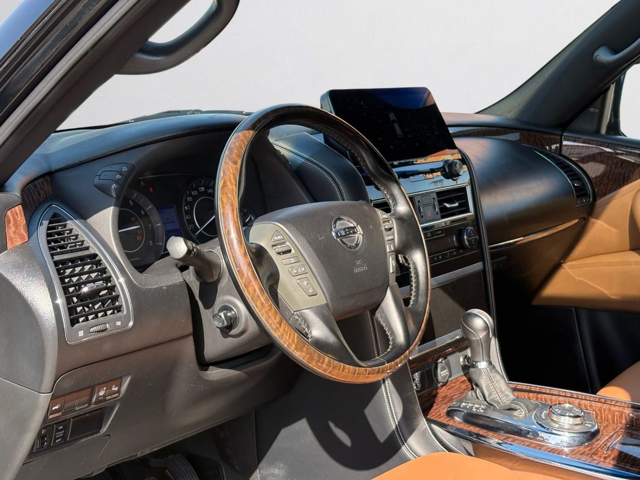 Nissan Patrol LE PLATINUM AED 2,170 P.M | 0% DOWN PAYMENT | NISSAN PATROL PLATINUM VVEL DIG | 5.6L V8 | 2015 | GCC