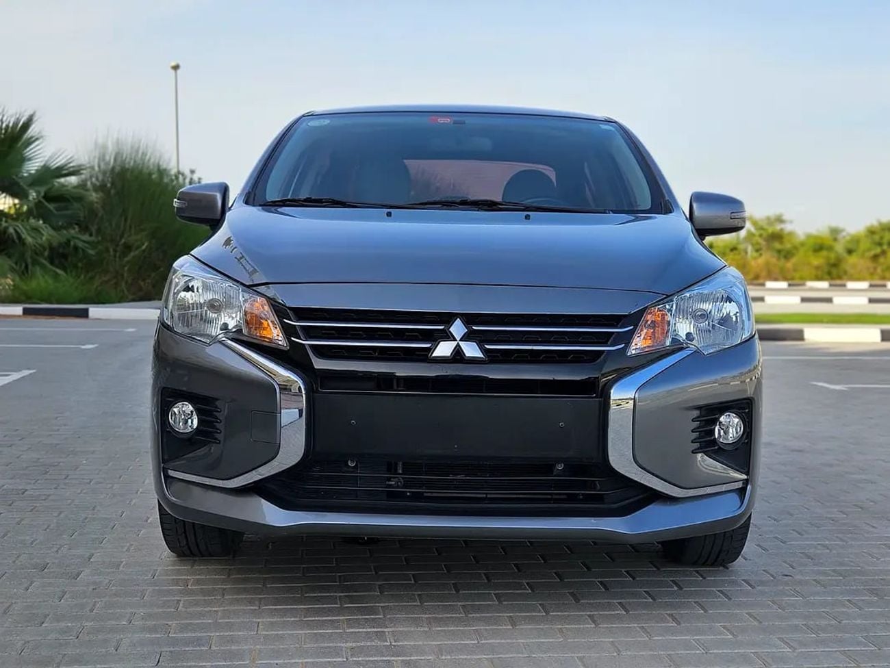 ميتسوبيشي اتراج GLX GCC Premium Condition With Low KM Perfect Inside Out