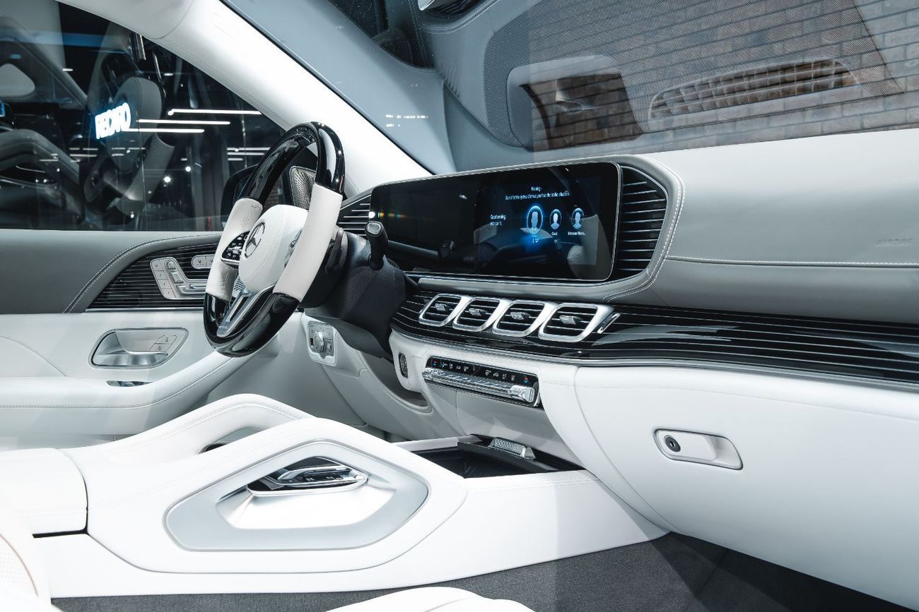 Mercedes-Benz GLS 600 E-Active Body Control + R24 Wheels + Burmester 3D + 4 seats + Coolbox + Rear displays