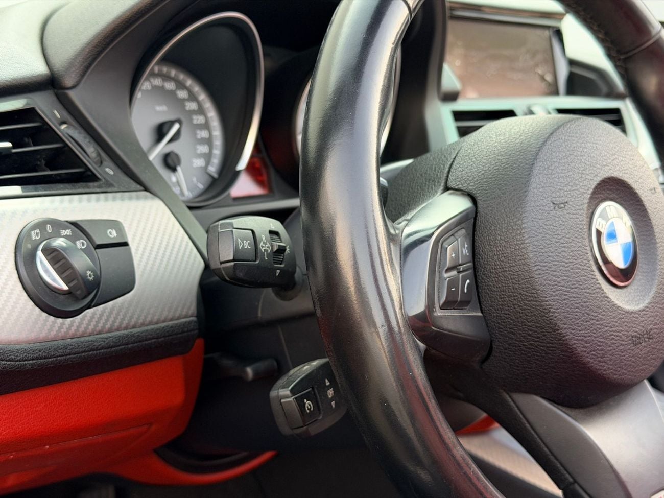 BMW Z4 sDrive 35is 3.0L BMW Z4 SDRIVE35IS | 3.0TC V6 | 2015 | GCC SPECS