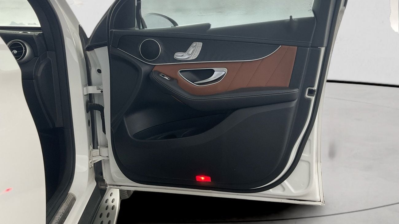 مرسيدس بنز GLC 200 Premium+ | upto AED 20,000 Ramadan Discount | شامل الضمان | 0 ﺪﻔﻋﺓ ﺃﻮﻟﻯ