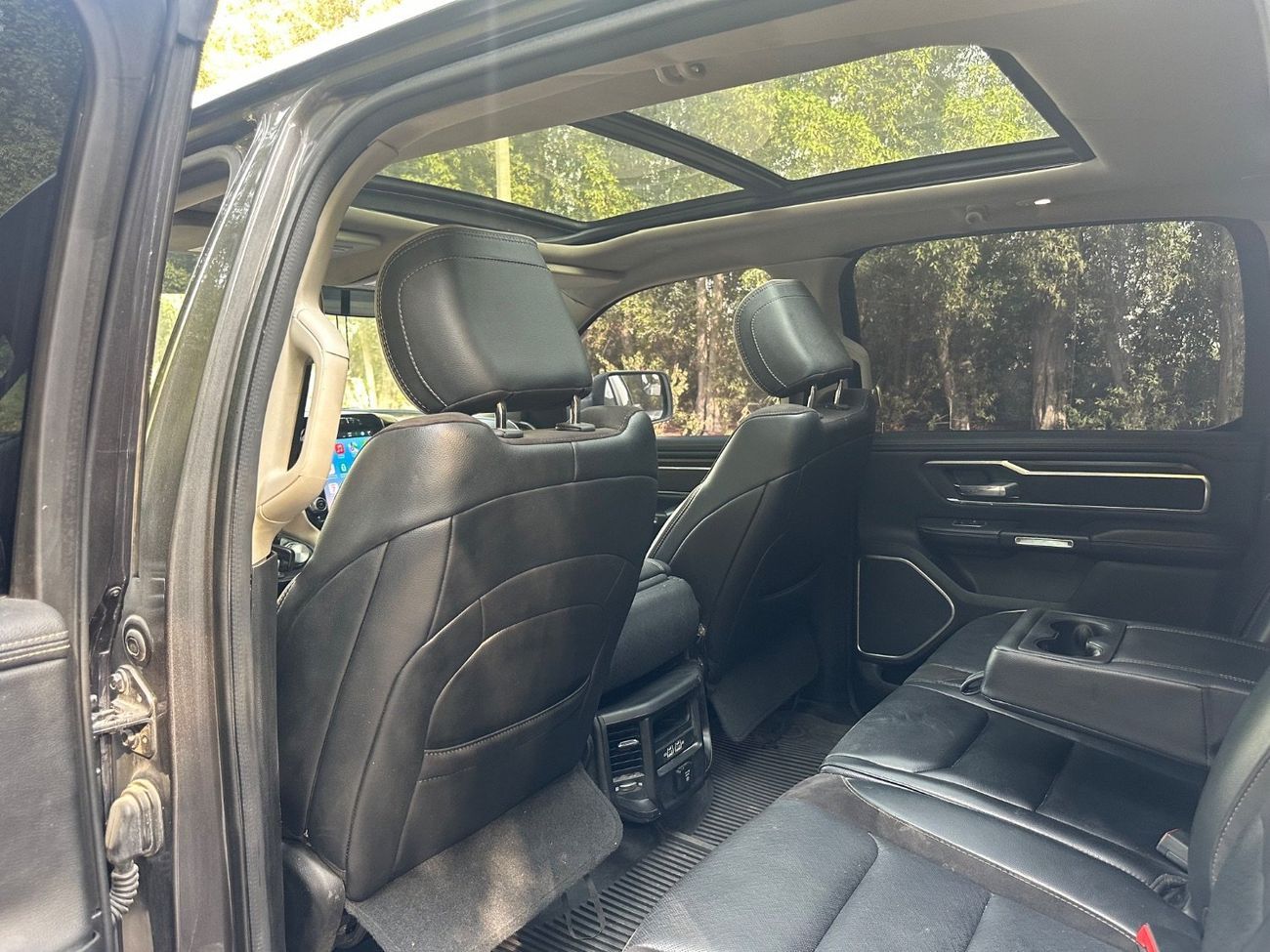 رام 1500 2022 Laramie | 5.7L HEMI V8 | 4x4 | Full Option | American Specs | Low mileage