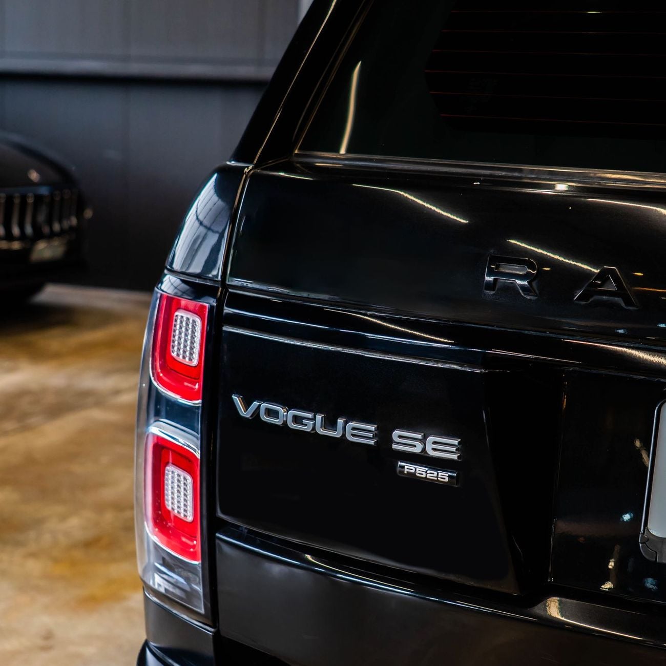 لاند روفر رينج روفر AED 2,969  P.M • 0% Downpayment • Rover Range Rover Vogue SE P525 • 1 Year Warranty