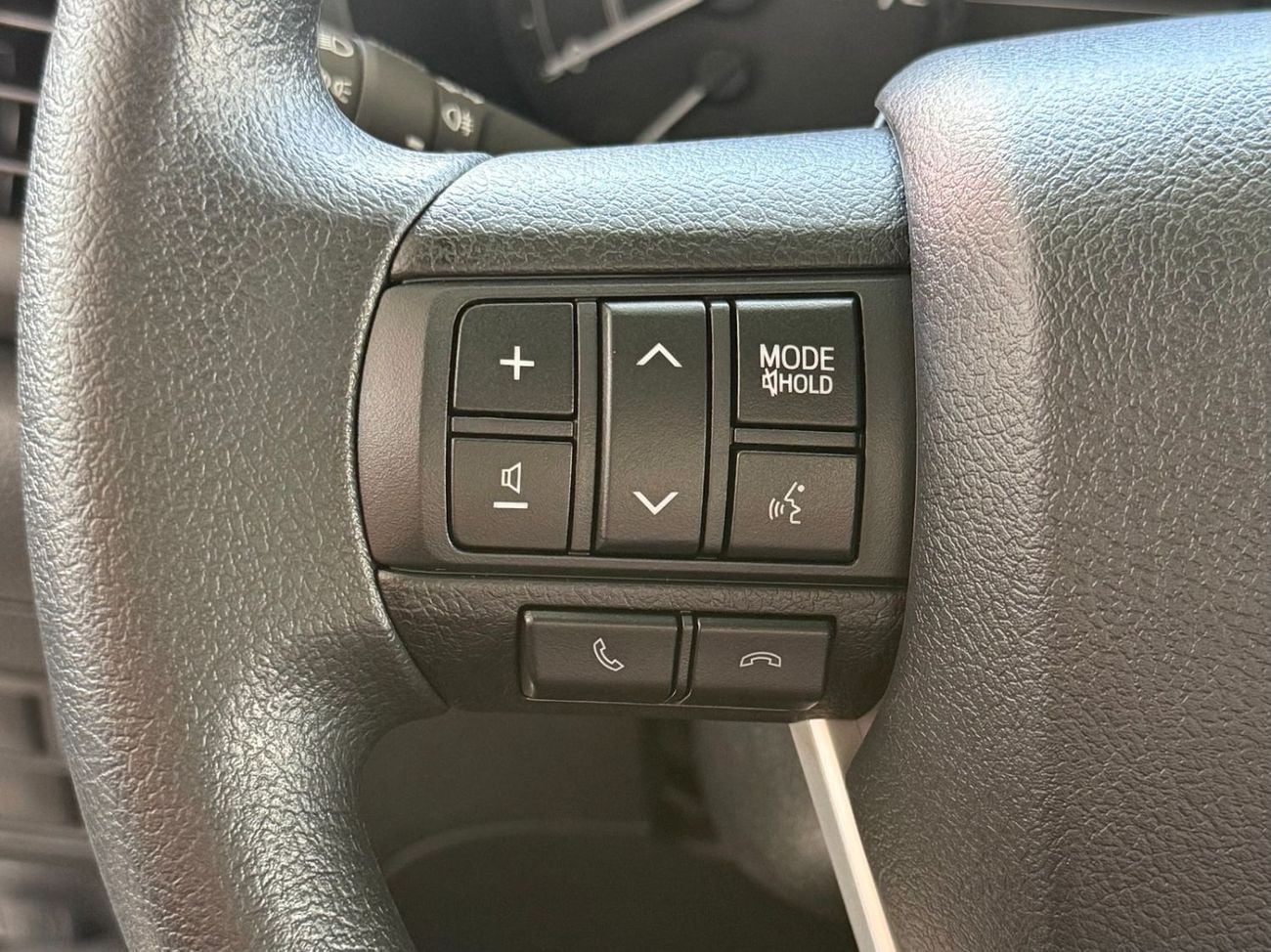 Toyota Hilux 2026 TOYOTA HILUX 2.7 SINGLE CABIN 4X4 **EXPORT ONLY**التصدير فقط خارج الخليج**