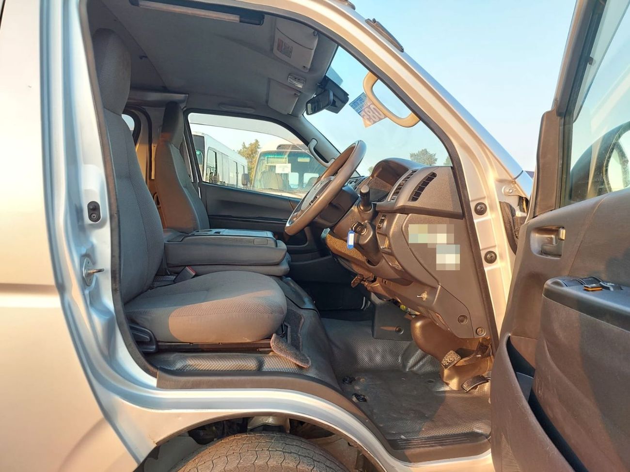 تويوتا هاياس TOYOTA HIACE VAN RHD 2018 MODEL 2.8 L DIESEL AUTOMATIC(PM05971)