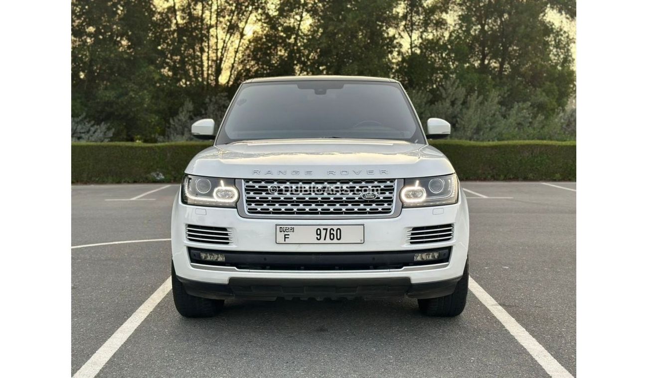 Land Rover Range Rover VOGUE HSE 2015 GCC V8 ORIGINAL PAINT // FULL SERVICE HISTORY // ACCIDENT FREE