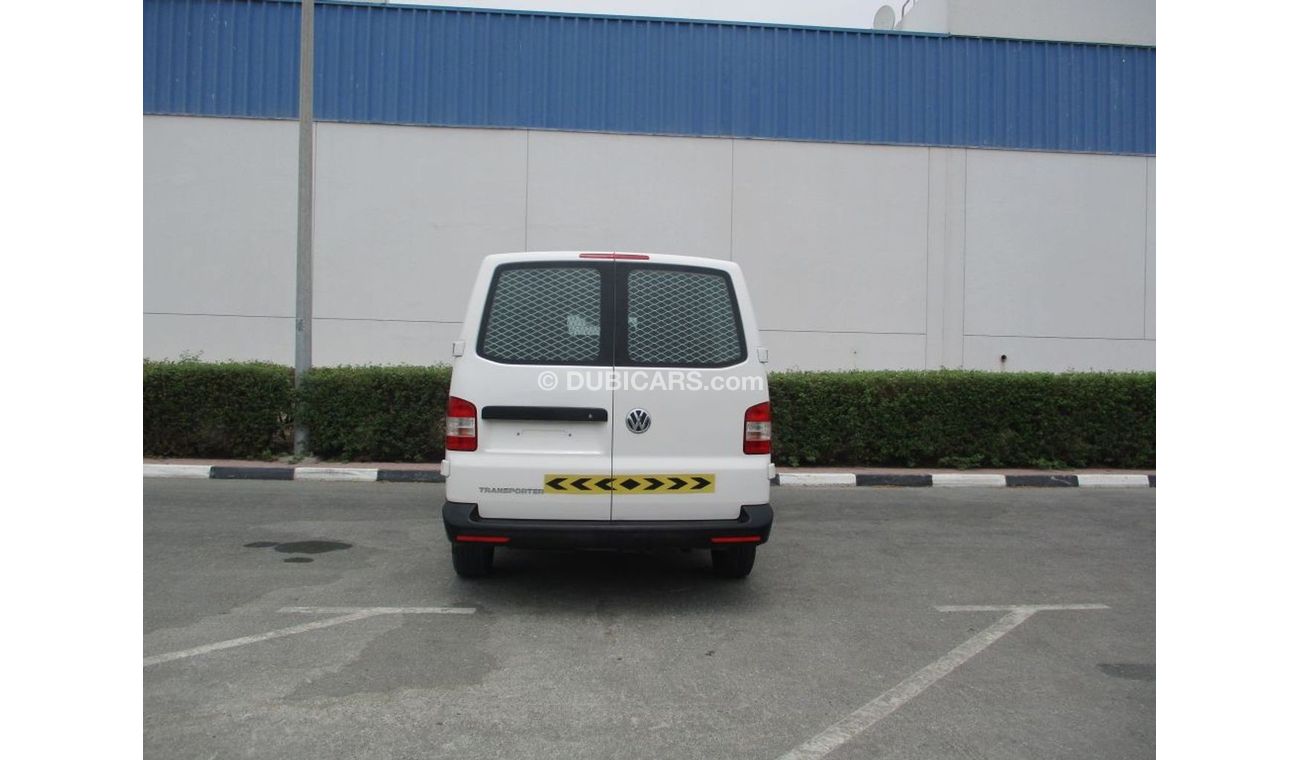 فولكس واجن T5 ترانسبورتر فولكس واجن ترانسبوتر فان بحاله ممتازه 2015 بدون حوادث