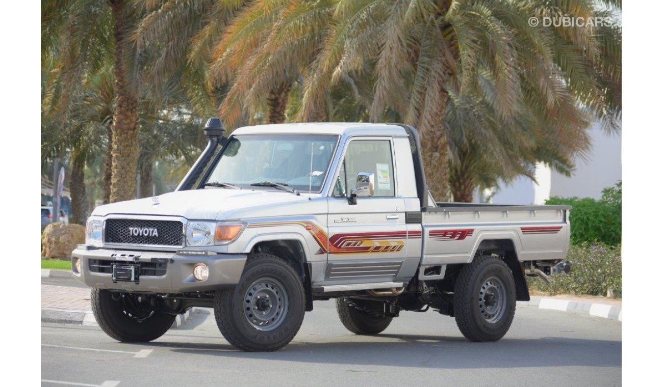 تويوتا لاند كروزر بيك آب 79 SINGLE CAB PICKUP LX V6 4.0L PETROL 4WD MANUAL TRANSMISSION