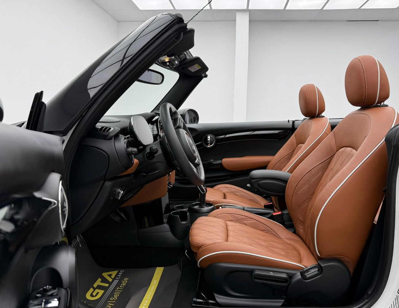 ميني كوبر إس 2024 Mini Cooper S JCW Kit, 2027 Mini Warranty + Service Pack, Excellent Condition, GCC