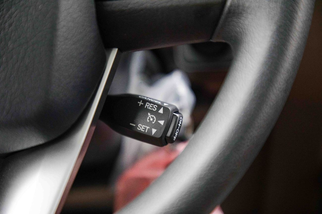 تويوتا لاند كروزر LC76 Hardtop 2.8L - White Inside Saddle Tan | Export Only