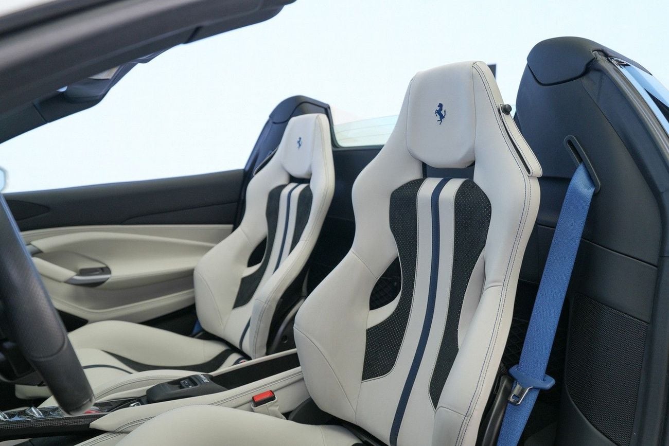 Ferrari F8 Spider STD