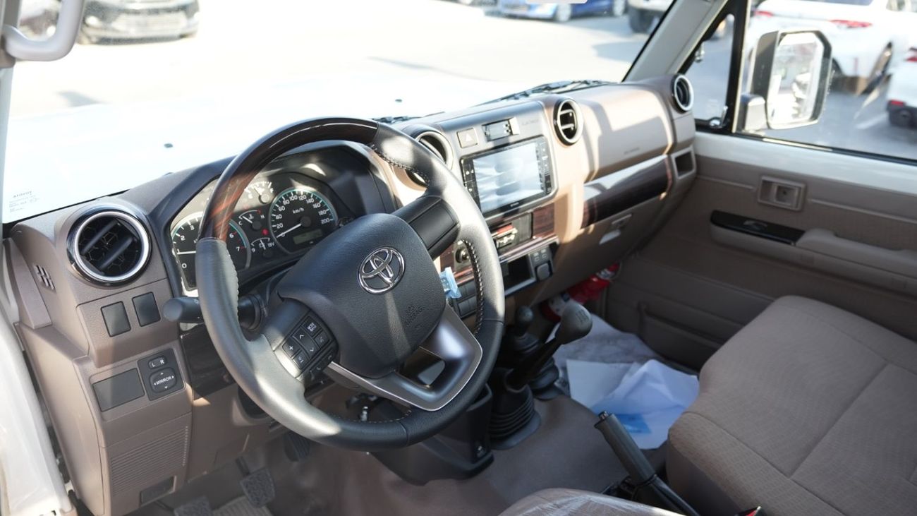 تويوتا لاند كروزر بيك آب TOYOTA LC79 PICK-UP SINGLE CABIN 4.0L V6 M/T 2025 BASIC