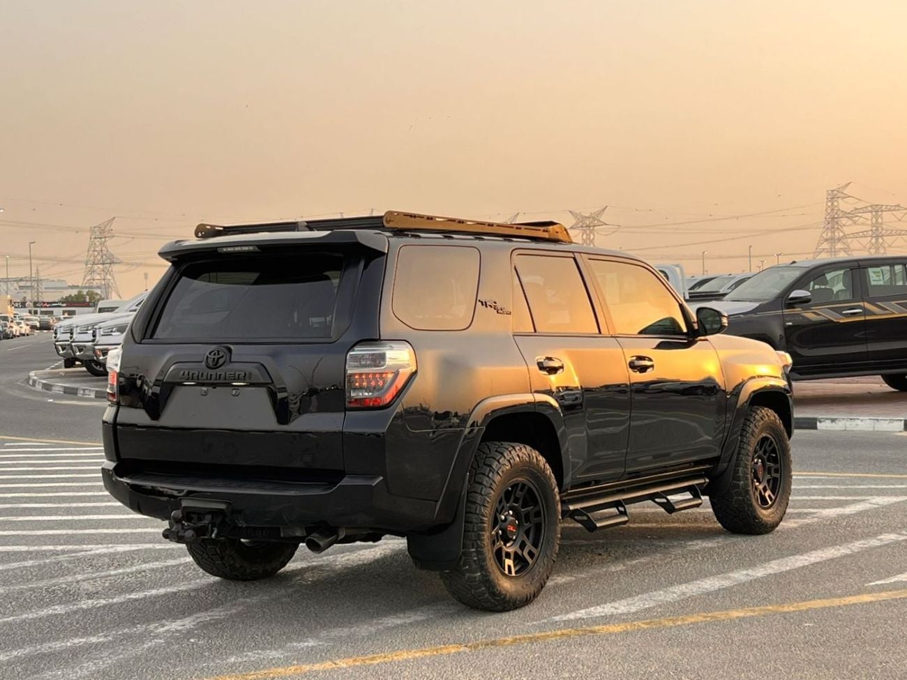 تويوتا فور رنر  2023 Toyota 4Runner Full Option 4.0L V6 - Rear Camera - AWD 4x4 - Sunroof - Leather Se