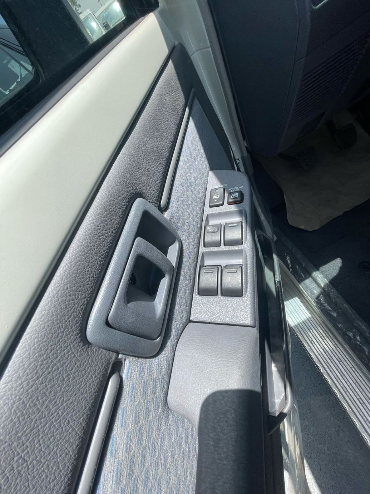 Toyota Land Cruiser 70 LC76 4.2 MT basic P/W & no diff lock 2025