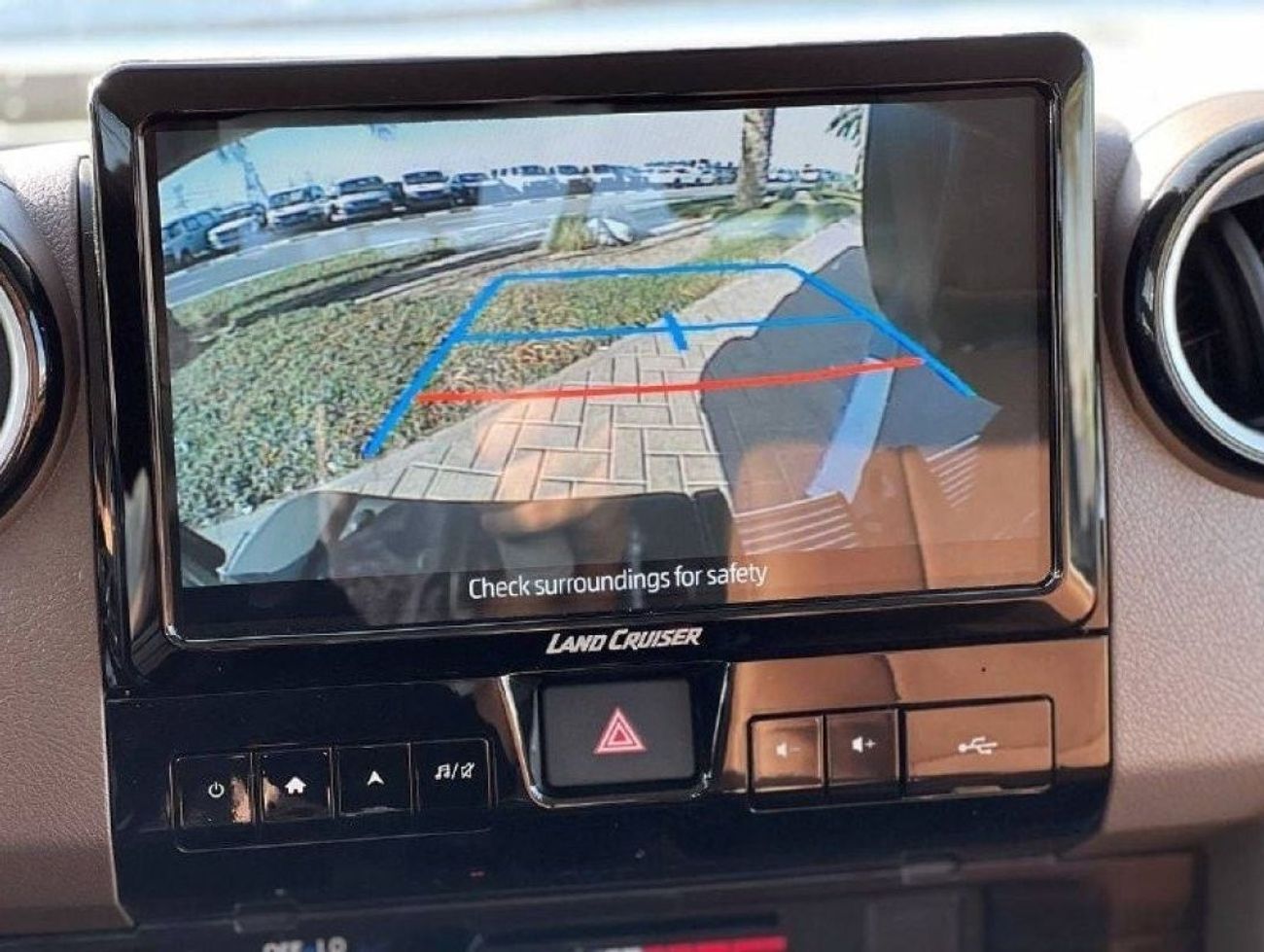 Toyota Land Cruiser 70 LC76 2.8L DSL A/T // 2024 // FULL OPTION WITH RADAR , CRUISE CONTROL , DVD&REAR CAMERA // SPECIAL OF