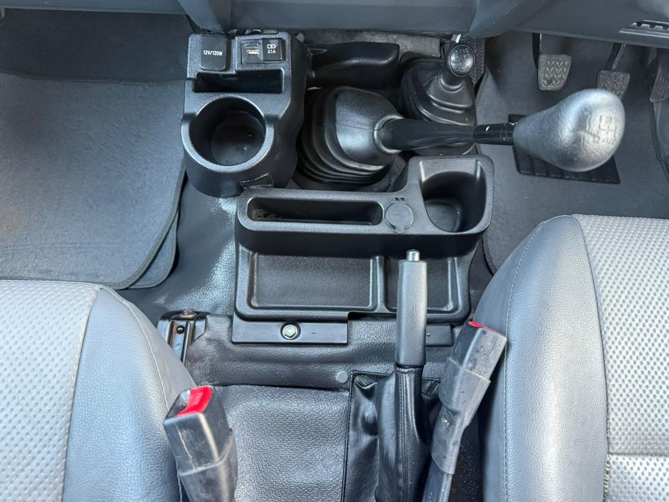 تويوتا لاند كروزر 70 Toyota landcruise Hard Top 2022MODEL Engine 4.5 Diesel v8 colour white Transmission Manual Interior 