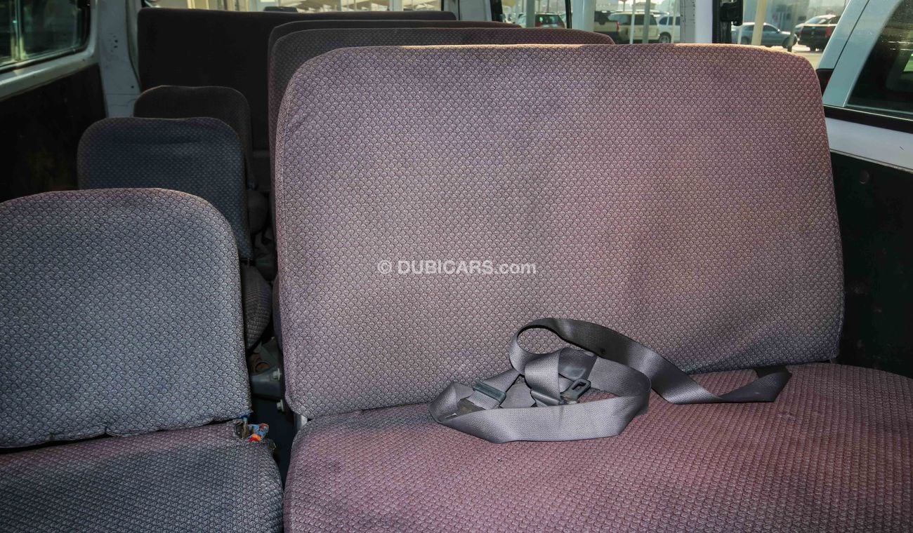 نيسان أورفان