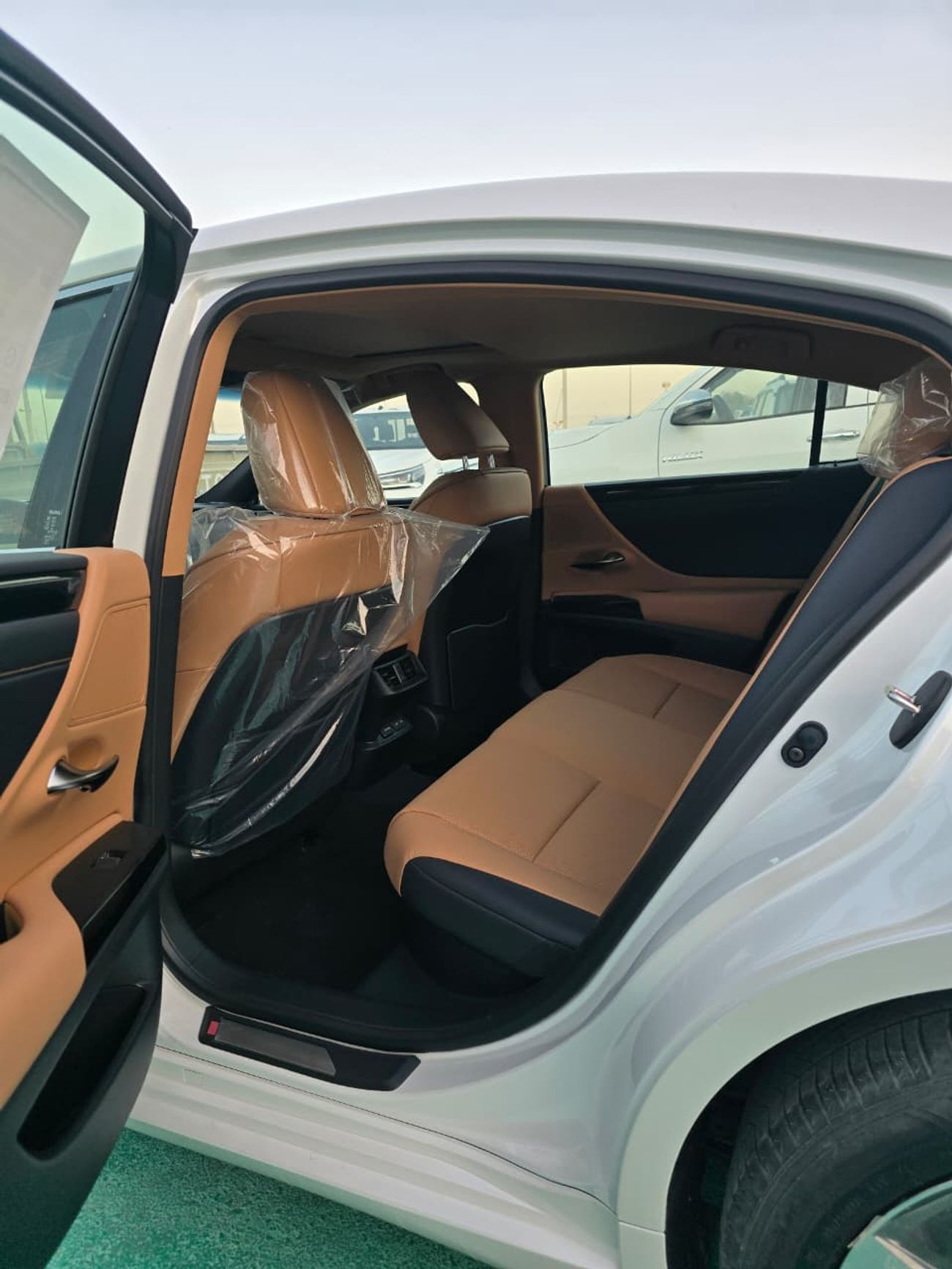 لكزس ES300h LEXUS ES300H HYBRID 2026 MODEL