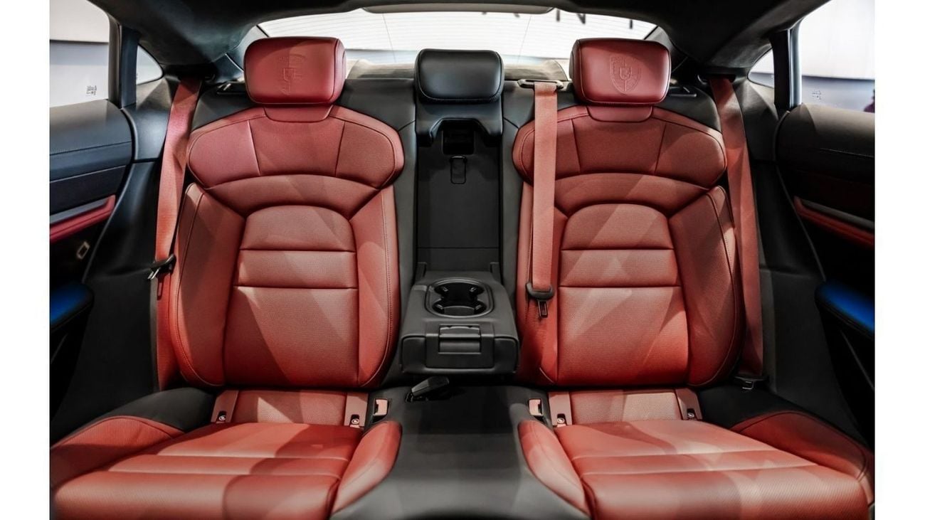 بورش تايكان 2023 Porsche Taycan GTS, 2027 Porsche Warranty, Interior Matte Carbon, Low KMs, GCC