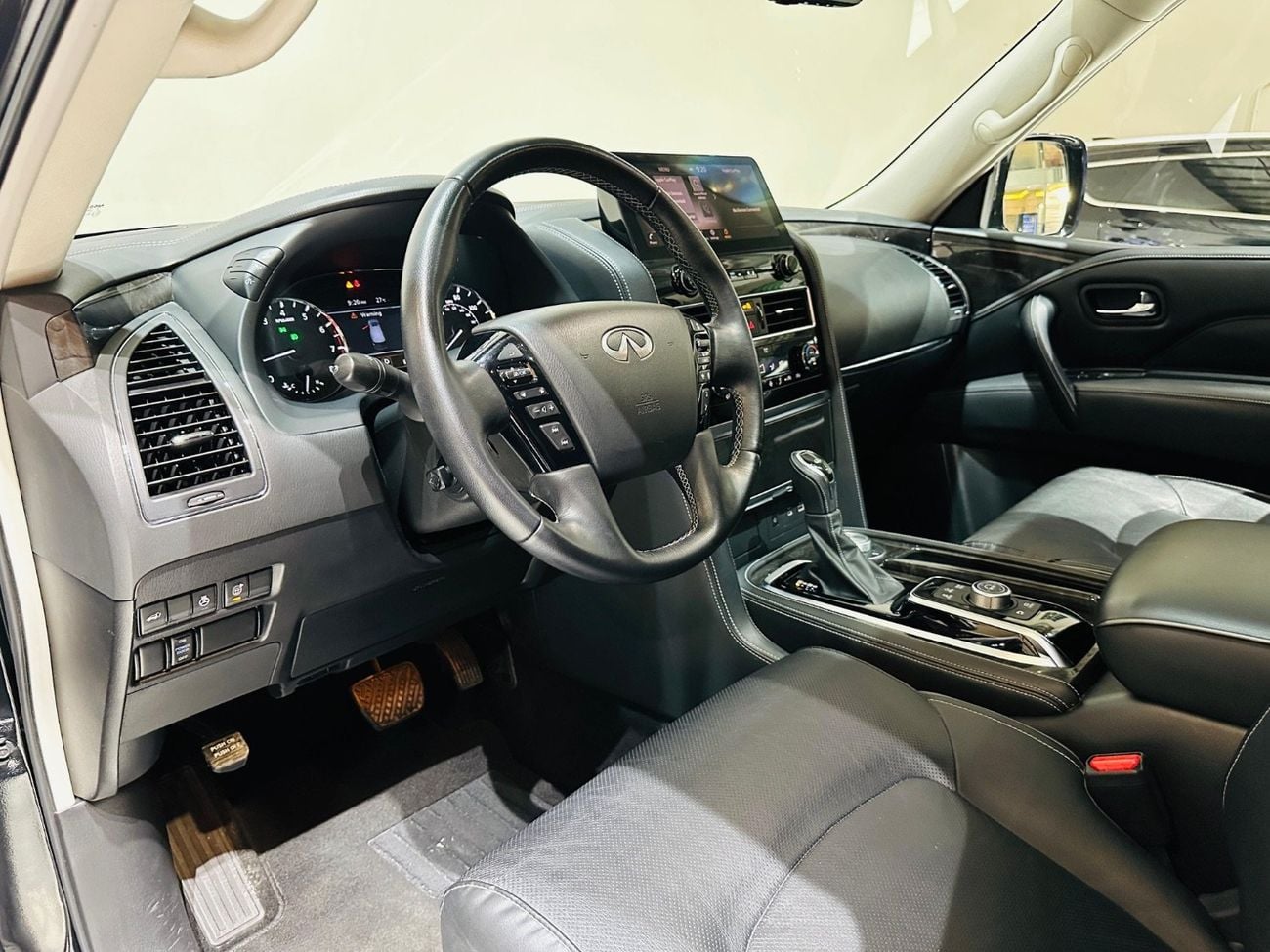 Infiniti QX80 LUXURY PROACTIVE