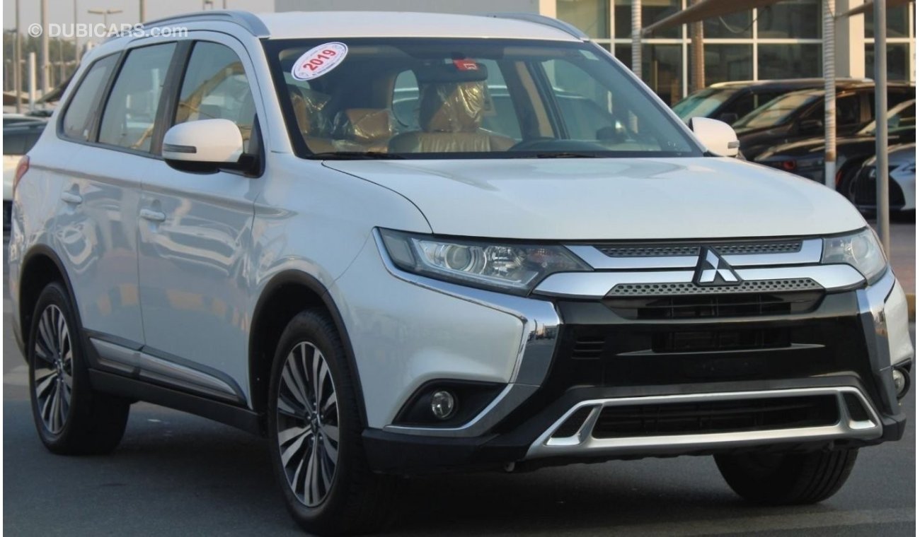 Mitsubishi Outlander GLX High Mitsubishi Outlander 2019 GCC, in excellent condition, without accidents, very clean from i