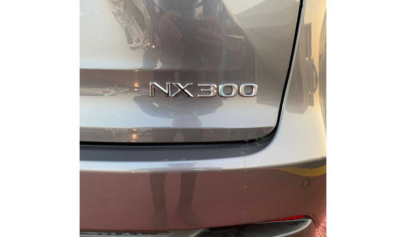 لكزس NX 300 لكزس NX300 2.0L دفع رباعي 5 أبواب موديل 2021 لون رمادي