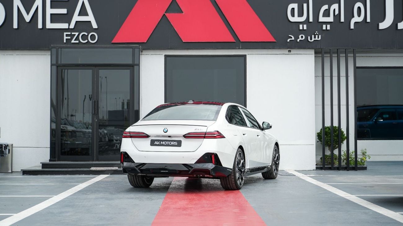 بي أم دبليو 530i 2.0L White 2026MY Export Only
