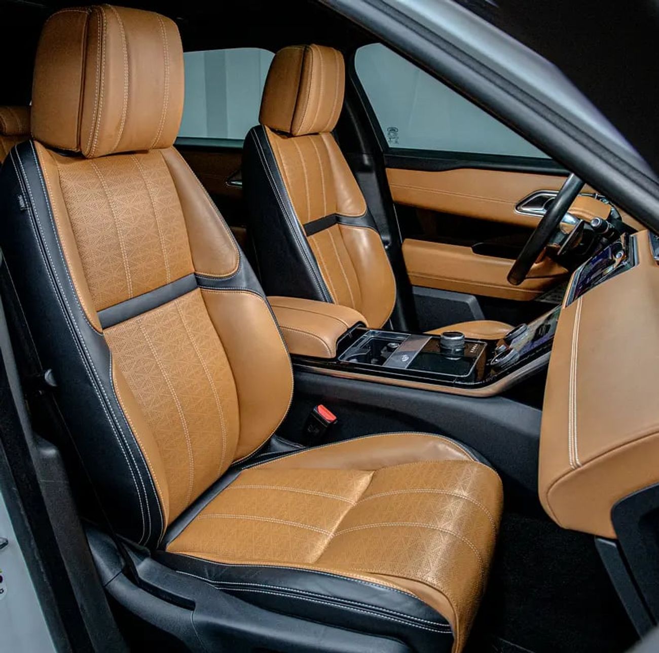 لاند روفر رينج روفر فيلار P300 R-Dynamic 2.0L