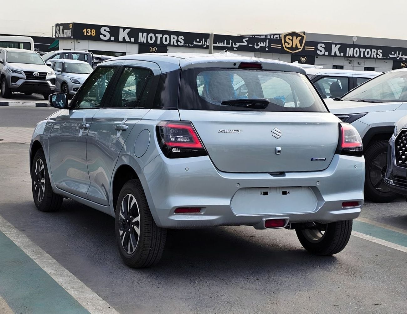 سوزوكي سويفت GLX SUZUKI SWIFT GLX HYBRID || RADAR PETROL AT 1.2L V4 (CODE # SWGLXFOH) SILVER 2026