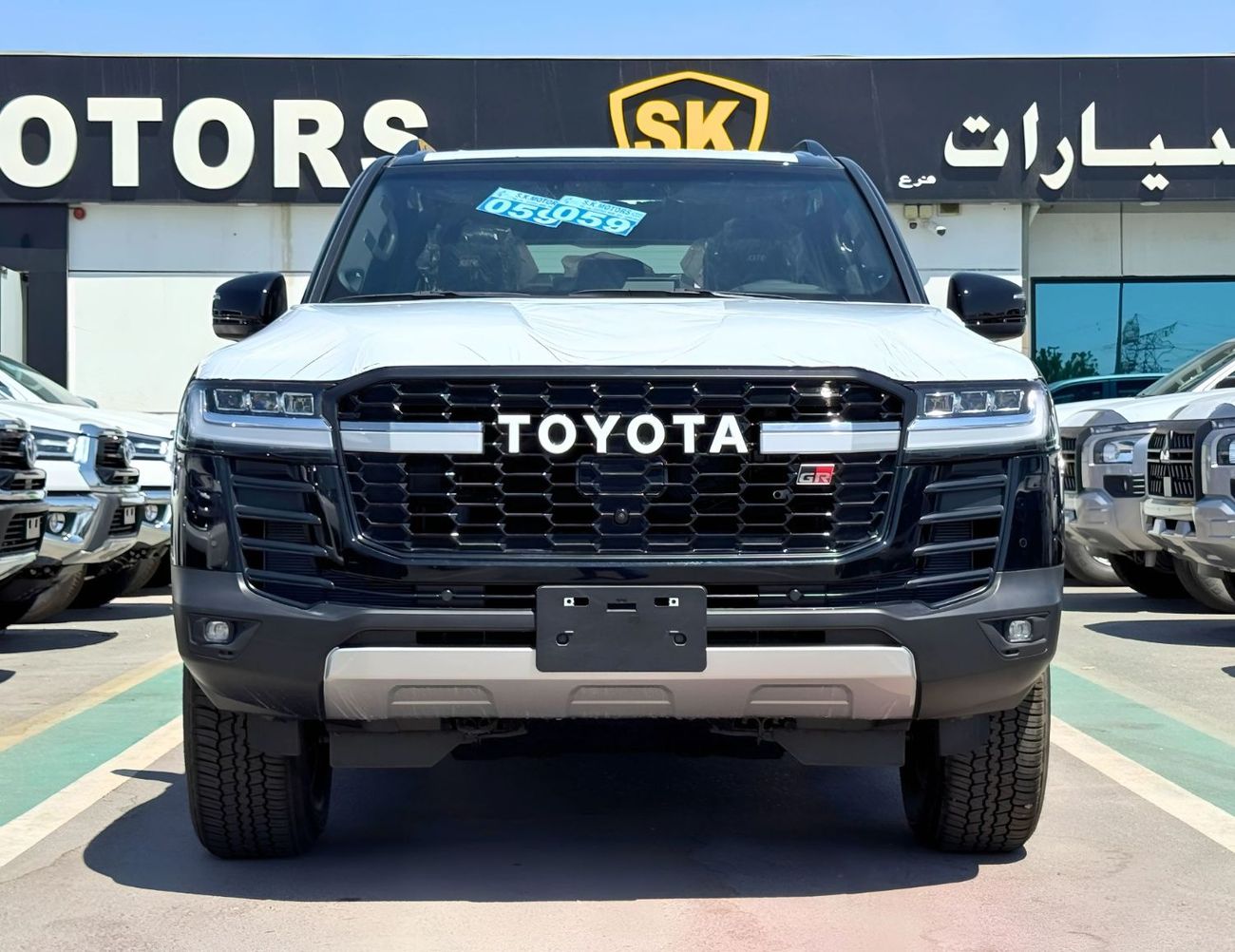 Toyota Land Cruiser GR SPORT / 3.5L / PWR SEATS / 360* CAMERA / HEADUP DISPLAY / SUNROOF / FULL OPTION (CODE# GR SPORT)