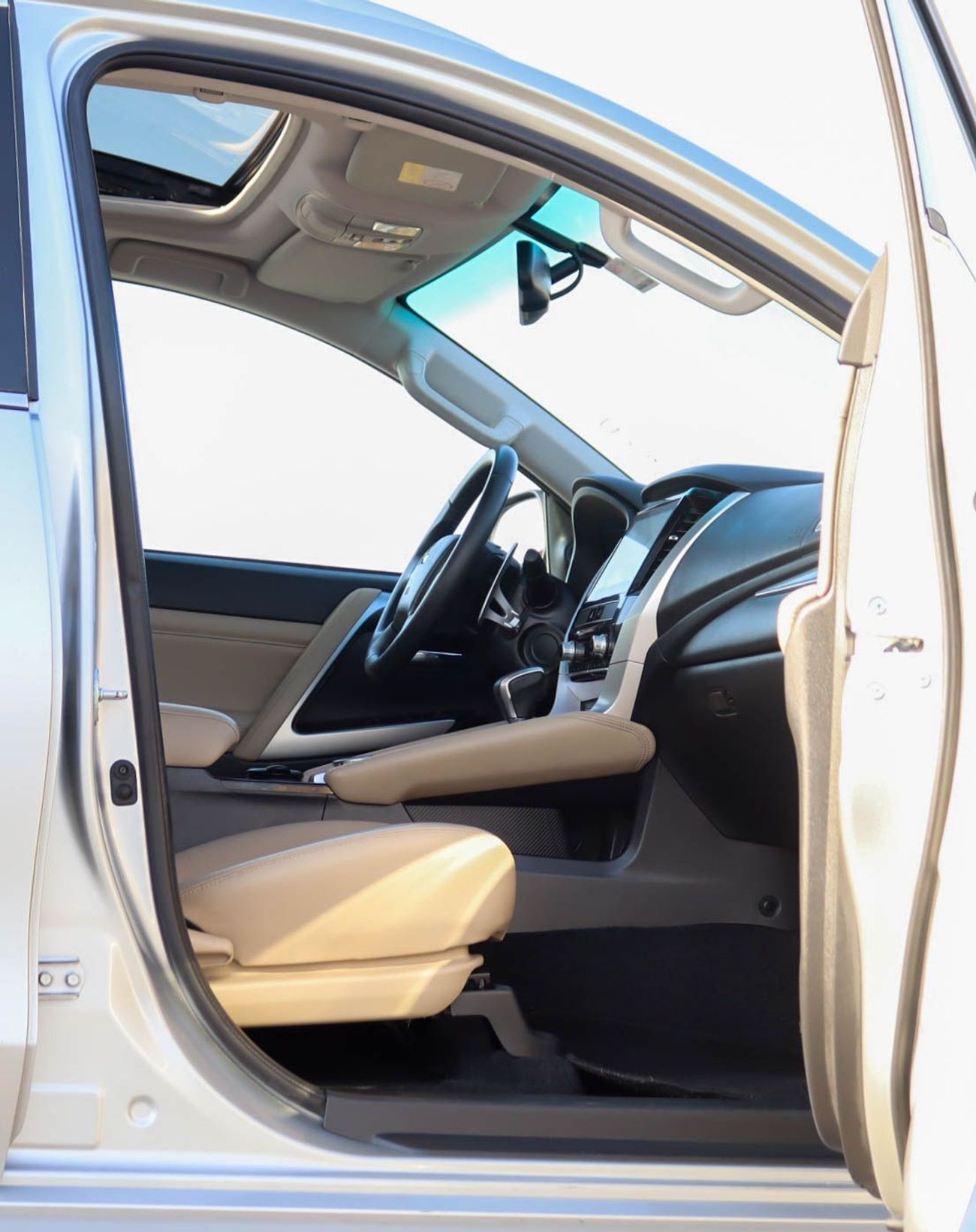 ميتسوبيشي مونتيرو سبورت GLS Premium 3.0L (7 Seater) Mitsubishi Montero Sport 2021 GCC, V6, Full Option, Accident Free, Excel