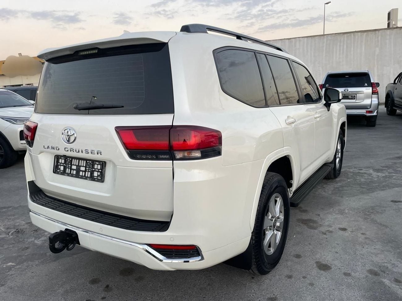 تويوتا لاند كروزر Toyota landcruise 2022MODEL GXR 4.0L Engine Colour white Transmission Automatic Interior.Begie Fuel.