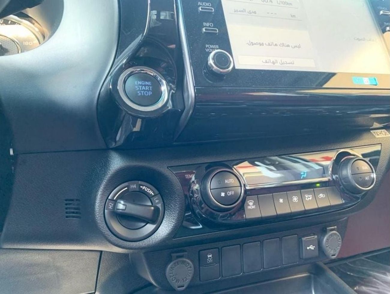 تويوتا هيلوكس 2025 TOYOTA HILUX D/C GLXS-V 2.7L V4 AT FULL OPTION