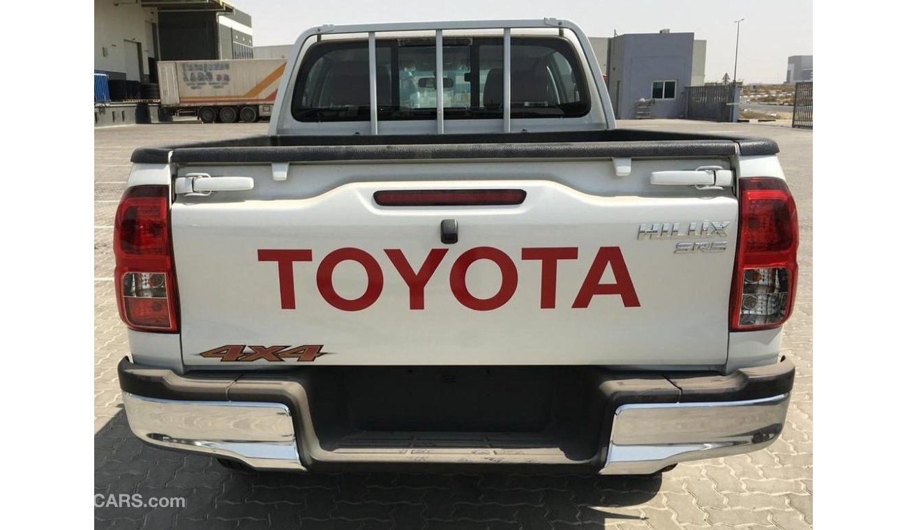 Toyota Hilux 2020 2.7 DC 4x4 6AT.AW. CAM. B-LINER. STEEL WIDE. SR5 full option - out GCC- ابيض داخل اسود متوفر