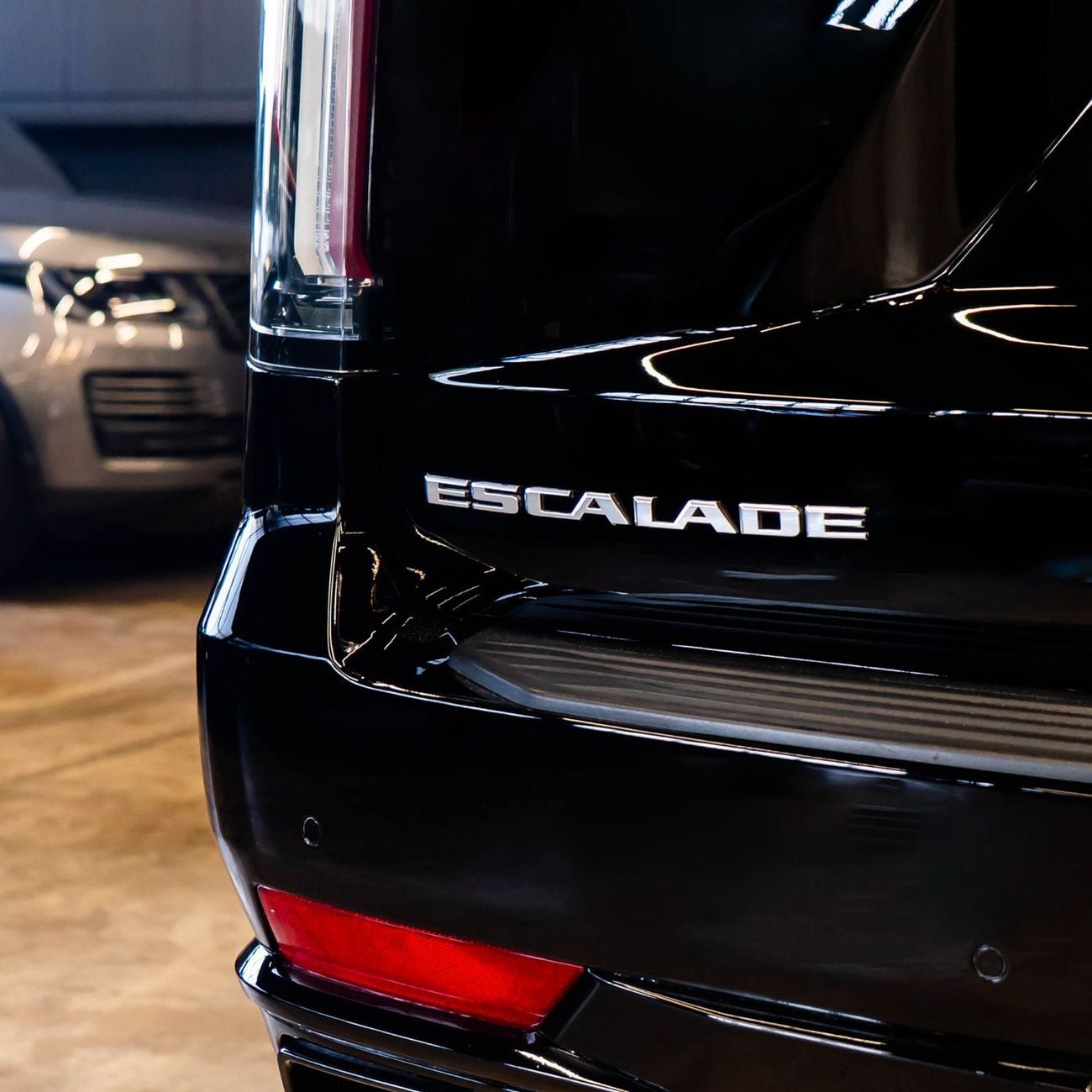 Cadillac Escalade Premium Luxury Platinum 6.2L AWD AED 4,024 P.M • 0% Downpayment • Cadillac Escalade Premium Luxury P